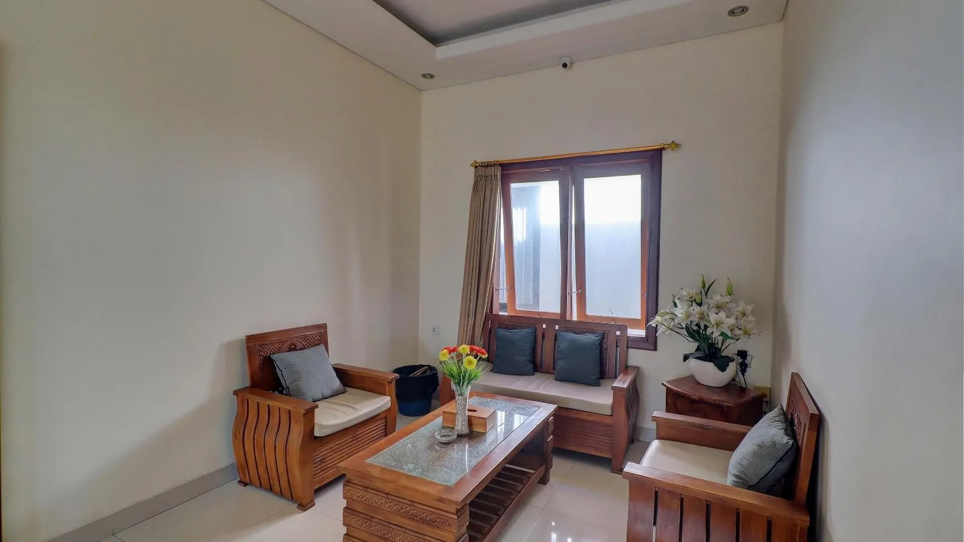 Oyo Life 92852 Singgah Hotel Legian location