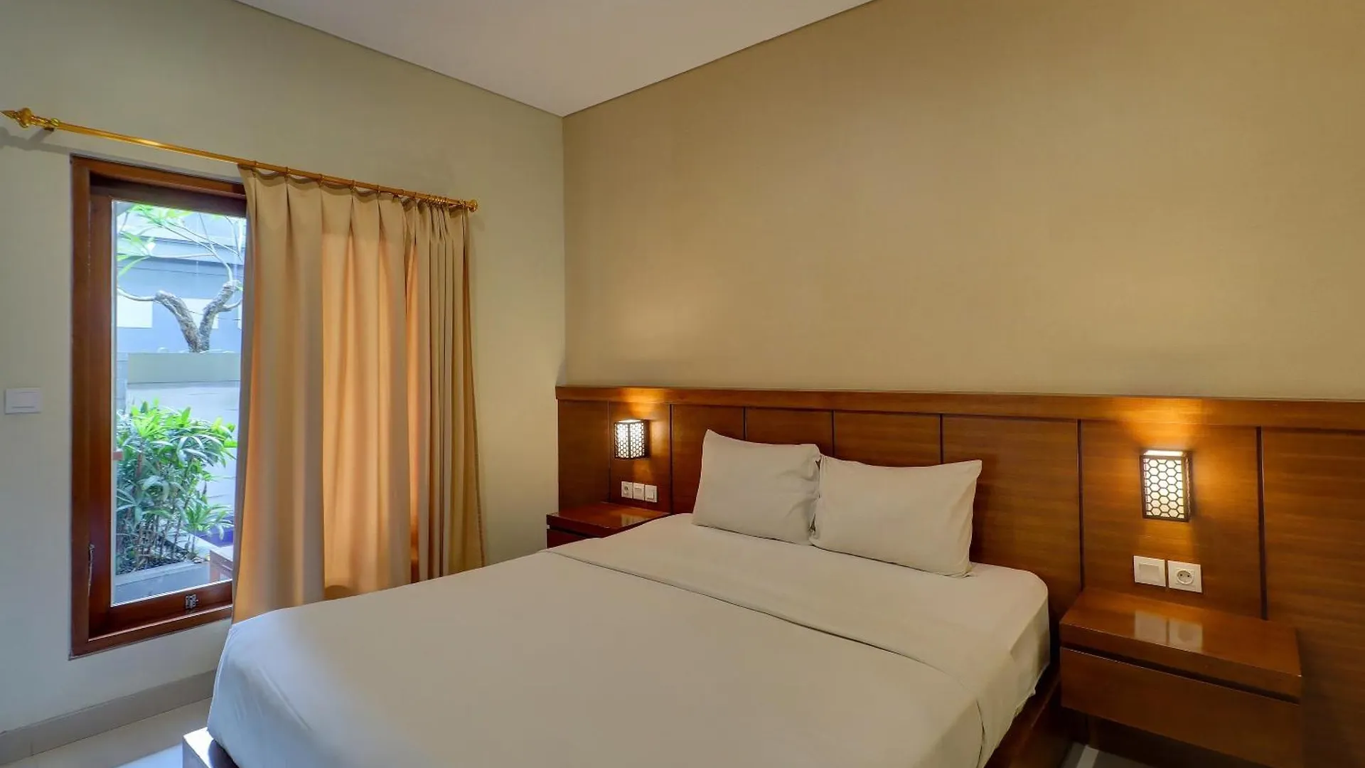 Oyo Life 92852 Singgah Hotel Legian Seminyak