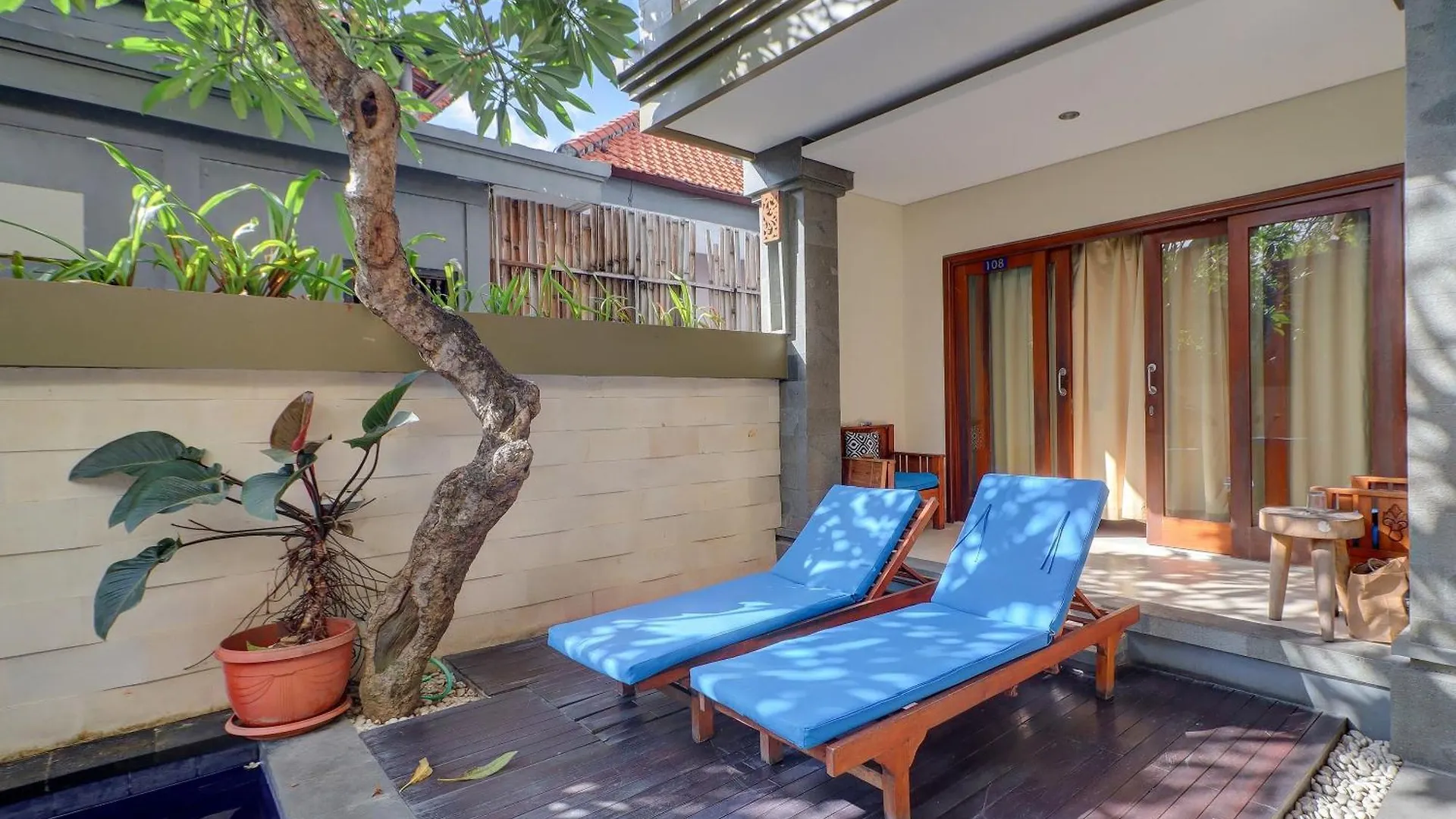 Oyo Life 92852 Singgah Hotel Legian Seminyak