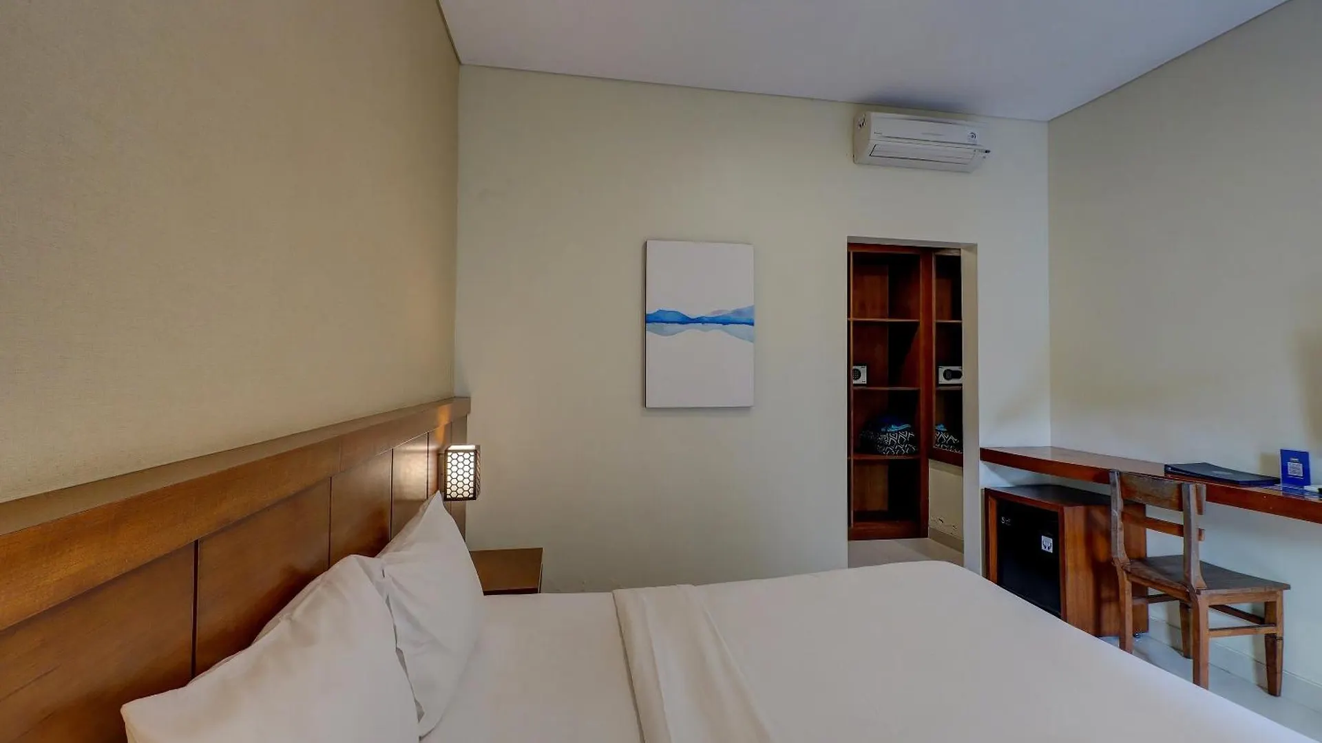 Oyo Life 92852 Singgah Hotel Legian Seminyak  Indonesia