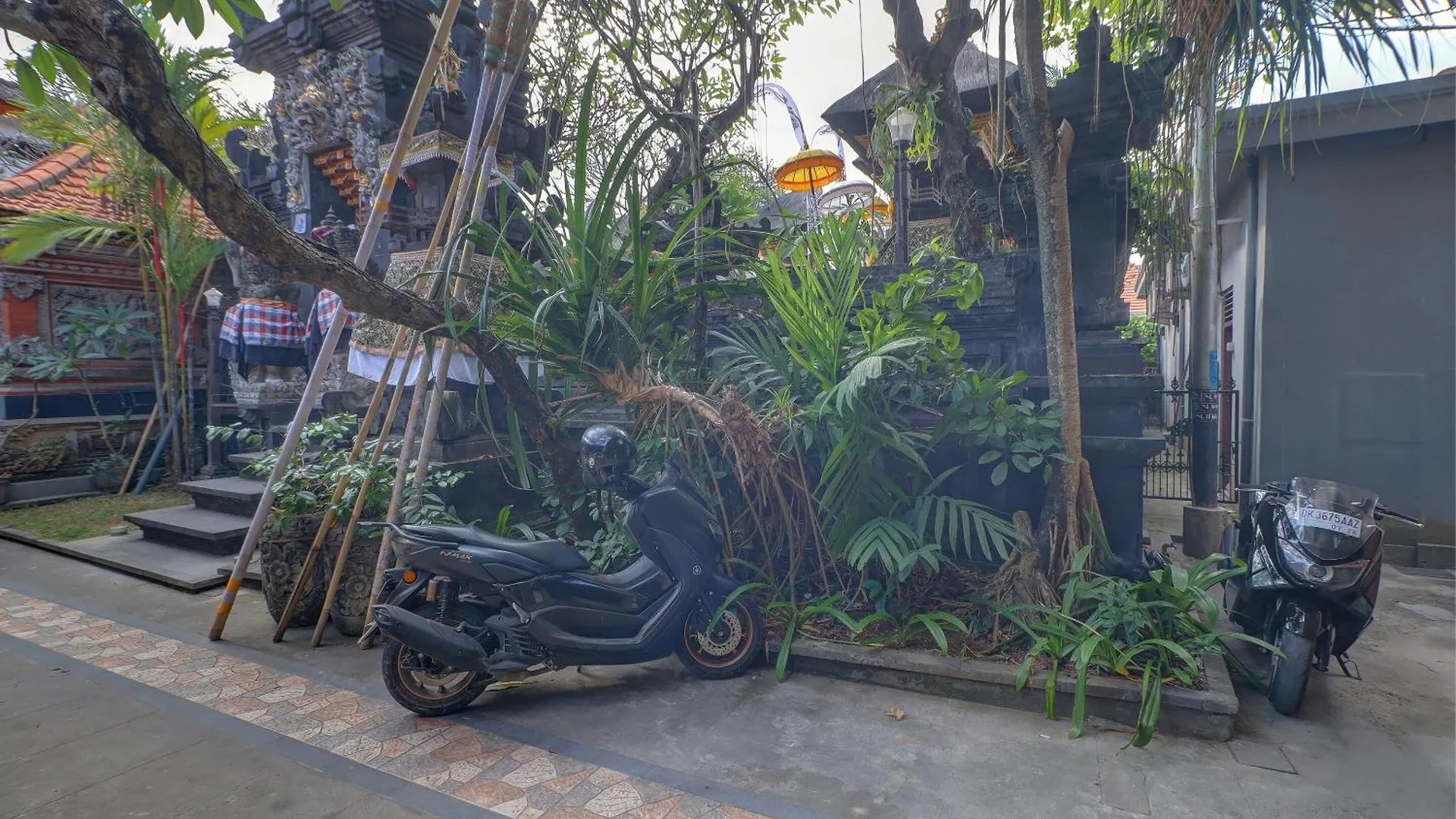 Oyo Life 92852 Singgah Hotel Legian Seminyak  Indonesia