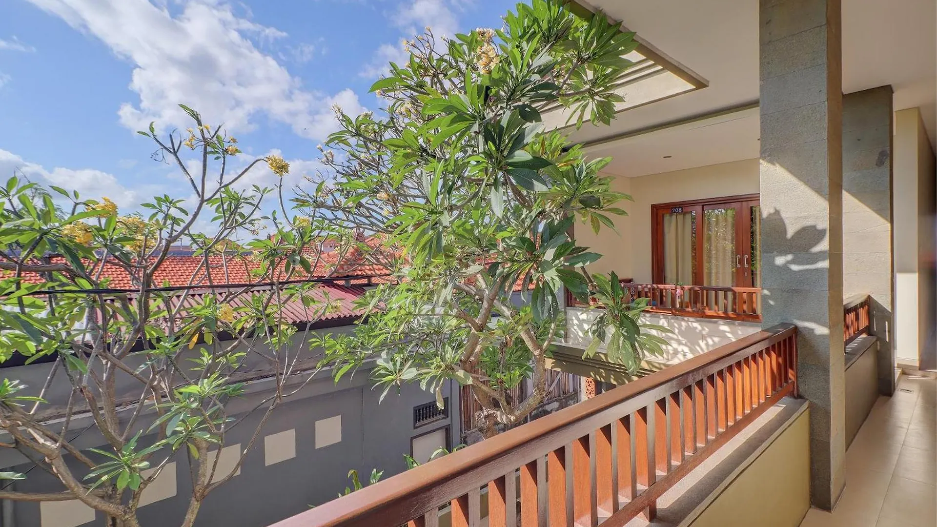 Oyo Life 92852 Singgah Hotel Legian 塞米亚克 2*,
