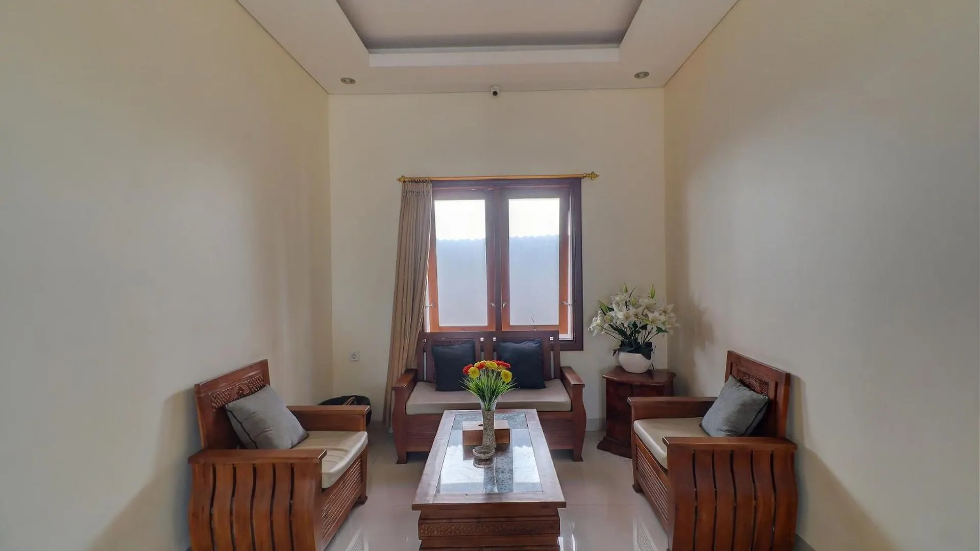 Oyo Life 92852 Singgah Hotel Legian 塞米亚克 2*,