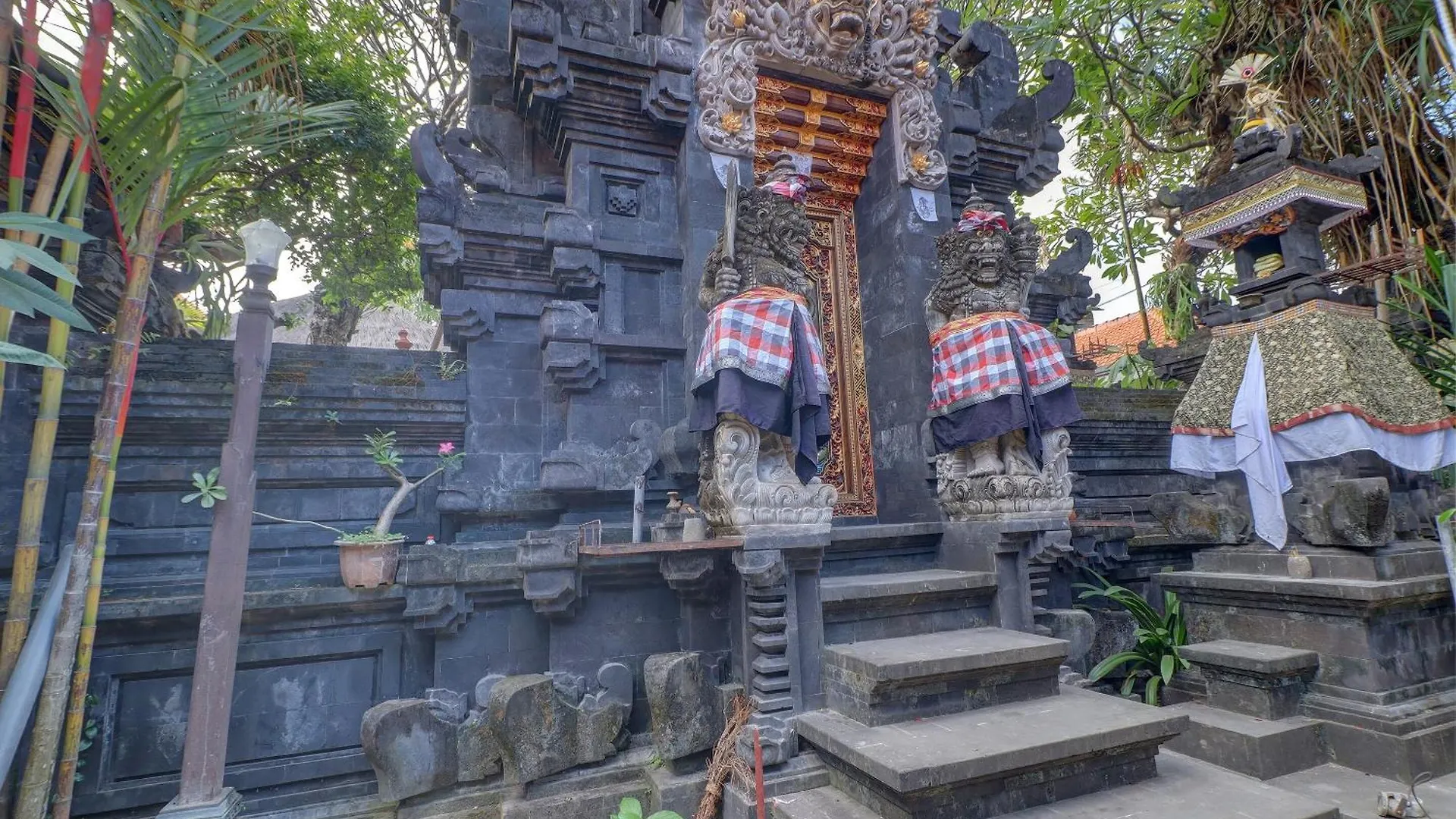 **  Oyo Life 92852 Singgah Hotel Legian 塞米亚克 印尼
